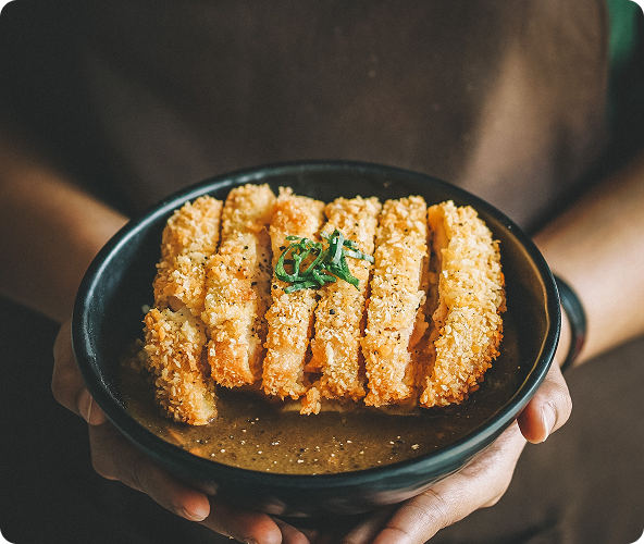 Imagem comercial de um buffet de sushis caindo em formato de cascata entre dois hashis